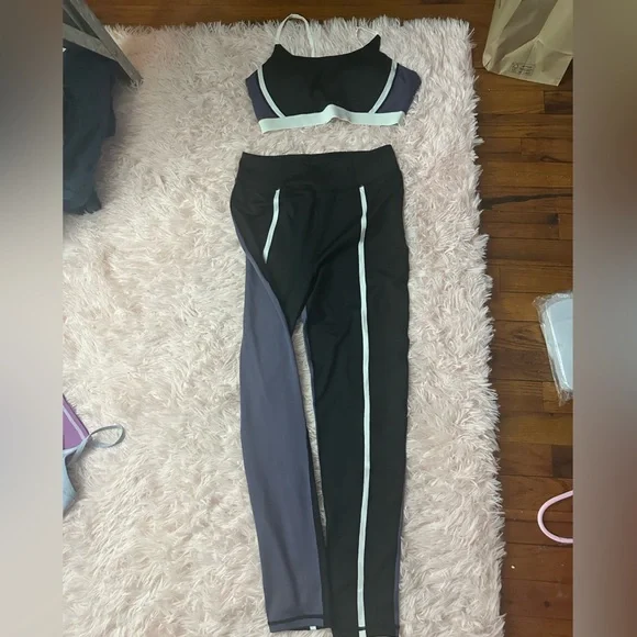 Medium activewear sets bundle - Picture 7 of 7